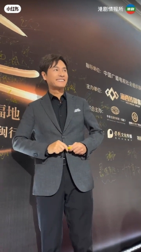 郭晋安颜值重回巅峰，亲民地跟粉丝互动。